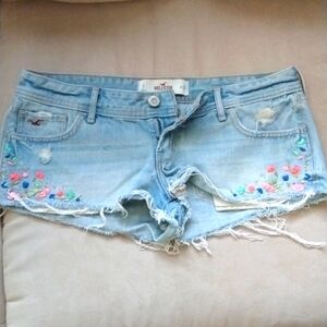 HOLLISTER- Exposed Pocket, Beaded Cut Off Low Rise Booty Shorts Size 28